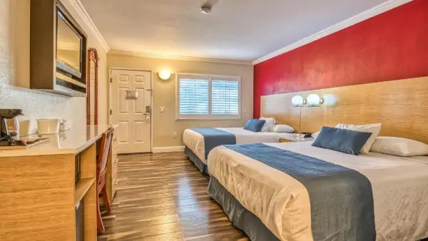 Hollywood City Inn 10