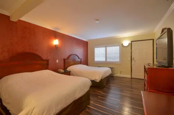 Hollywood City Inn 4
