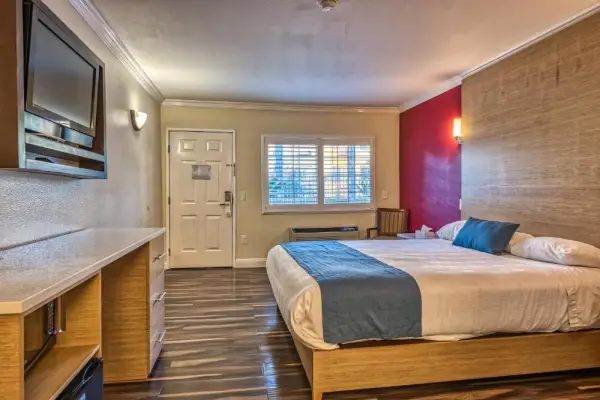 Hollywood City Inn 8