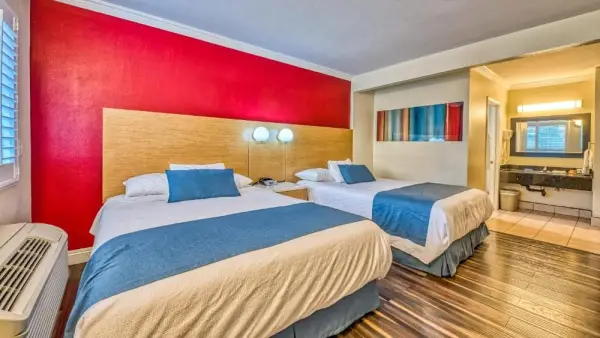 Hollywood City Inn 9